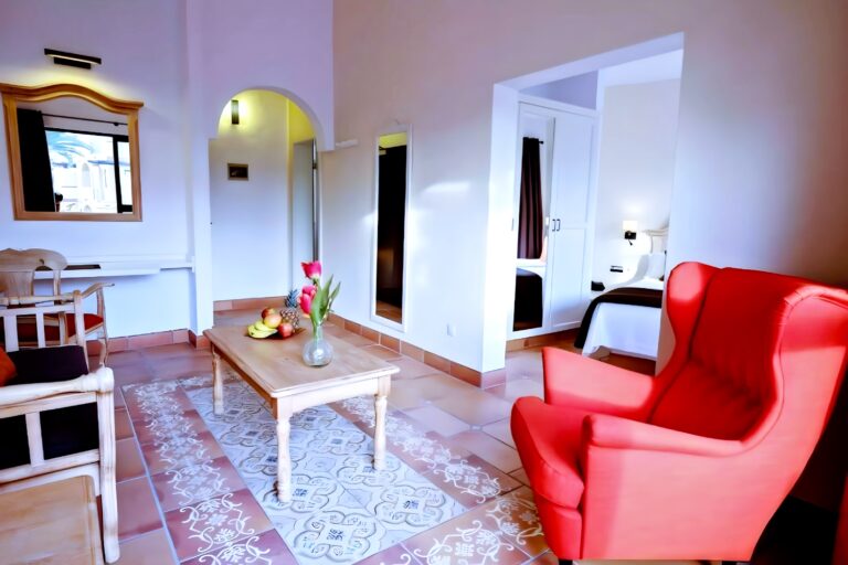 Habitación del surf camp Wellenkind con diseño moderno y acogedor.